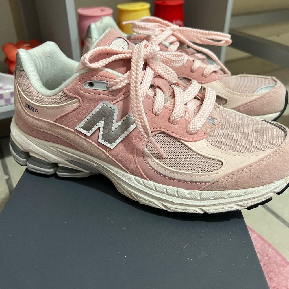 New balance 2002r Pink